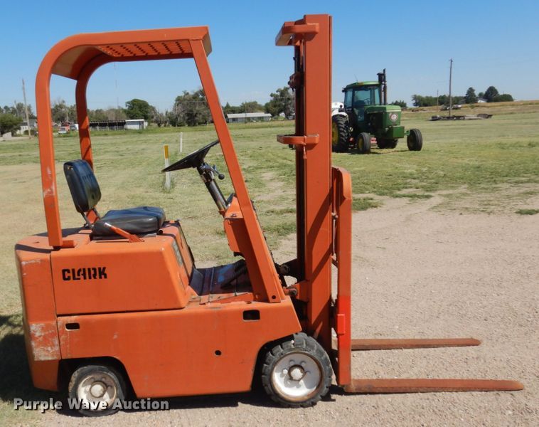 image for item JZ9864 Clark C500S30  forklift