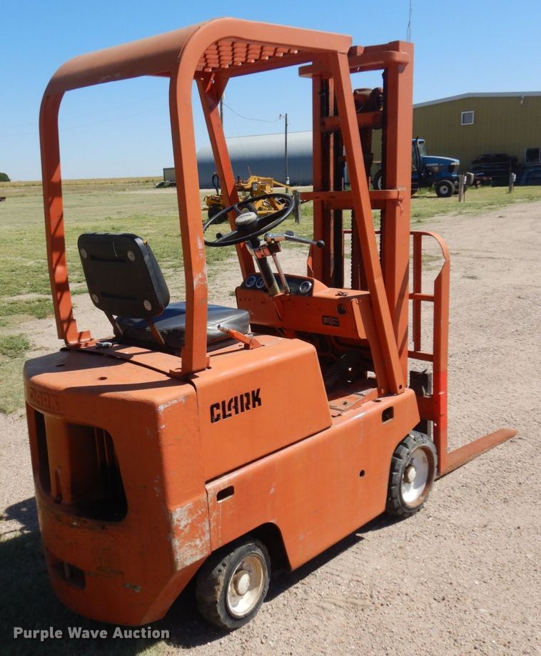 image for item JZ9864 Clark C500S30  forklift