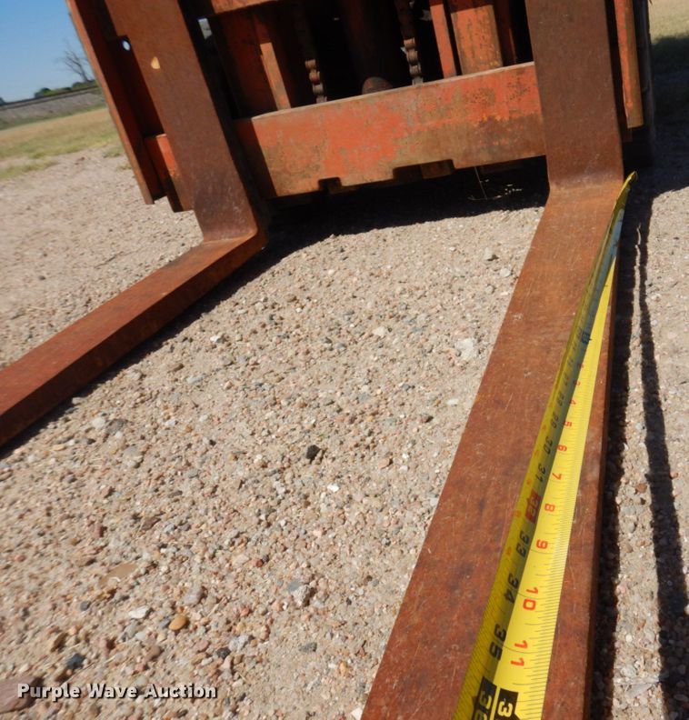 image for item JZ9864 Clark C500S30  forklift