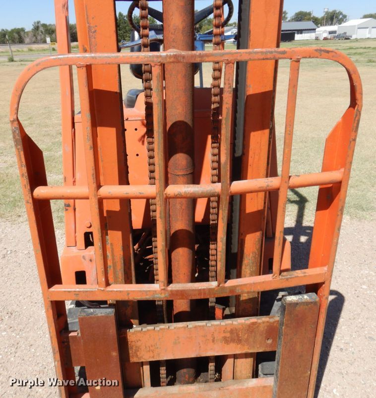 image for item JZ9864 Clark C500S30  forklift