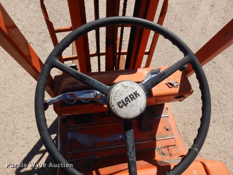 image for item JZ9864 Clark C500S30  forklift