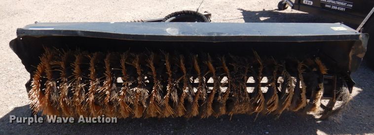 image for item JZ9866 Caterpillar BA18  skid steer broom