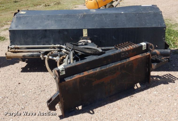 image for item JZ9866 Caterpillar BA18  skid steer broom