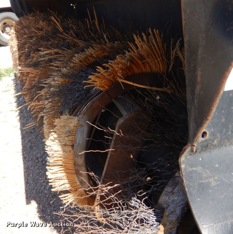 image for item JZ9866 Caterpillar BA18  skid steer broom