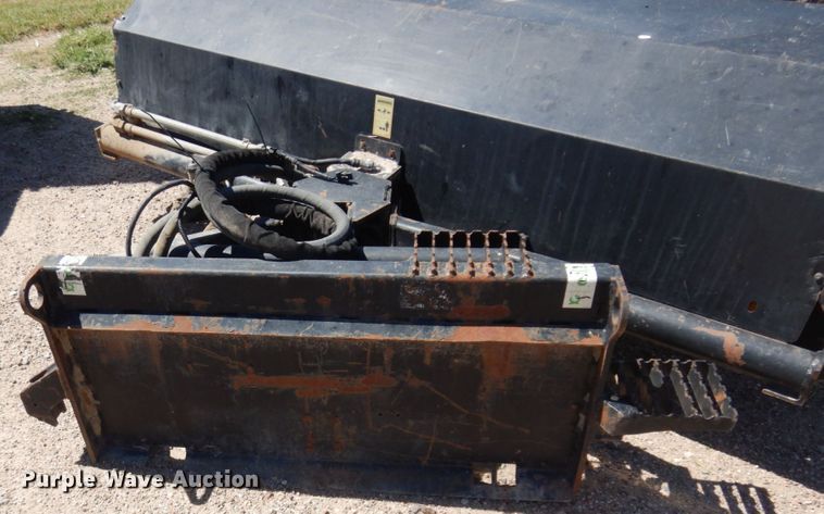 image for item JZ9866 Caterpillar BA18  skid steer broom