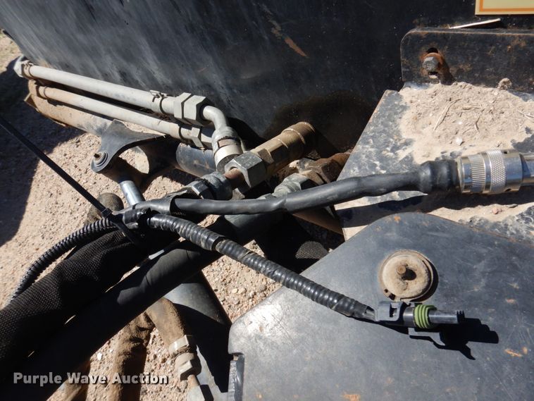 image for item JZ9866 Caterpillar BA18  skid steer broom