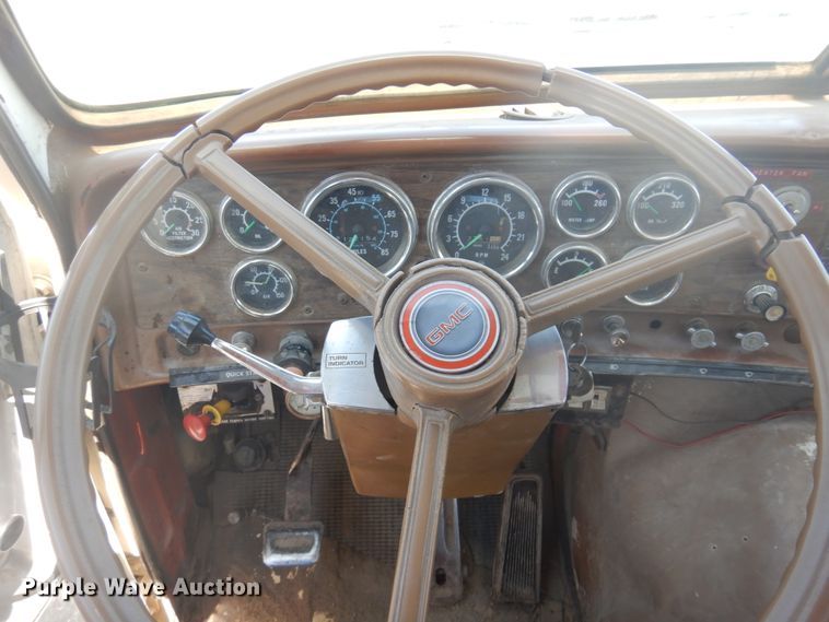 image for item JZ9874 1981 GMC Brigadier  dump truck