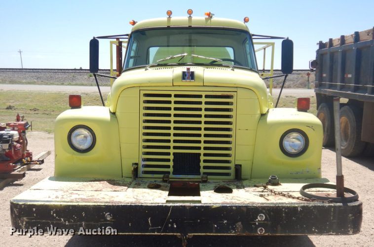 image for item JZ9875 1970 International Loadstar 1600  water truck