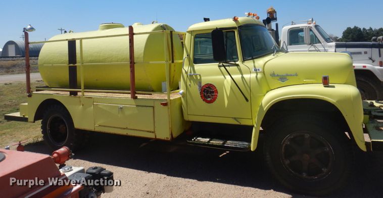 image for item JZ9875 1970 International Loadstar 1600  water truck