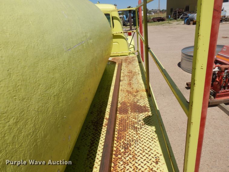 image for item JZ9875 1970 International Loadstar 1600  water truck