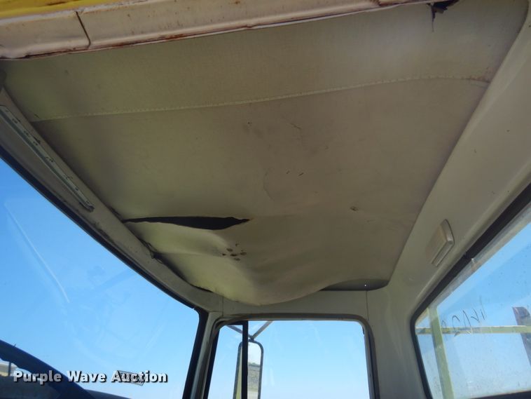 image for item JZ9875 1970 International Loadstar 1600  water truck