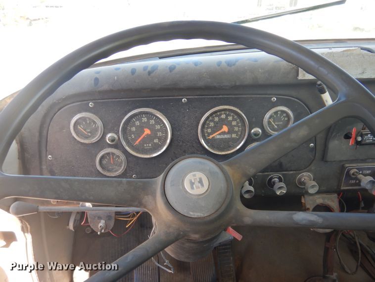 image for item JZ9875 1970 International Loadstar 1600  water truck