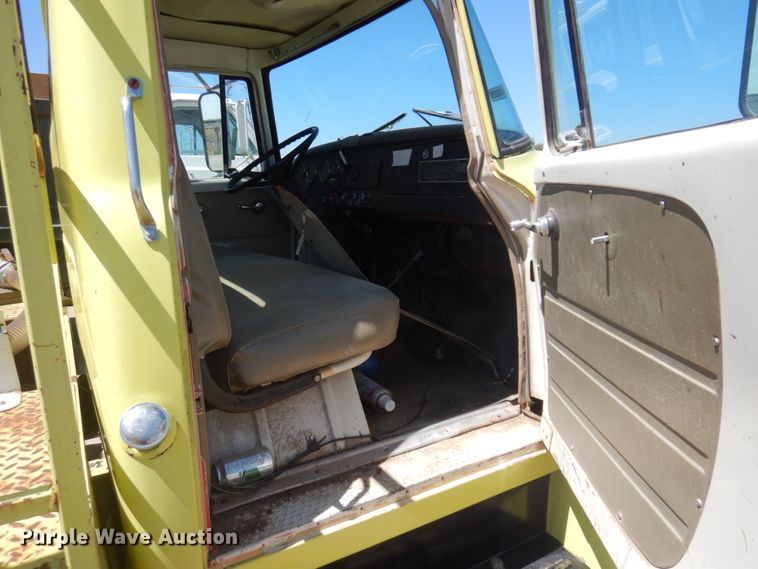 image for item JZ9875 1970 International Loadstar 1600  water truck