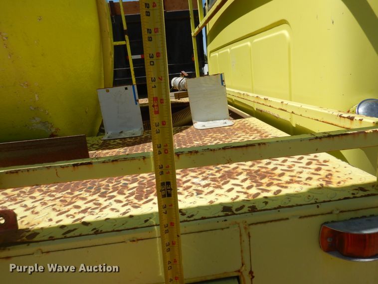 image for item JZ9875 1970 International Loadstar 1600  water truck