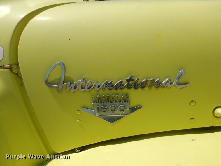 image for item JZ9875 1970 International Loadstar 1600  water truck