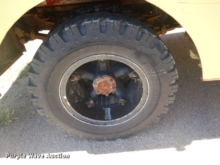 image for item JZ9875 1970 International Loadstar 1600  water truck