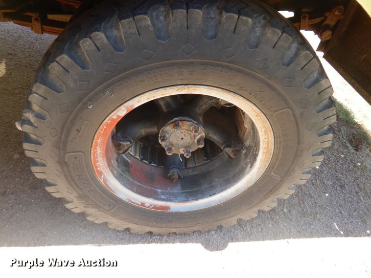 image for item JZ9875 1970 International Loadstar 1600  water truck