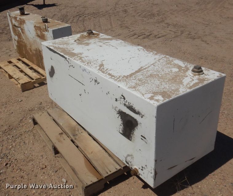 image for item JZ9883 (2) fuel tanks