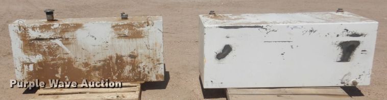 image for item JZ9883 (2) fuel tanks