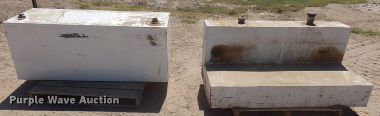 image for item JZ9883 (2) fuel tanks