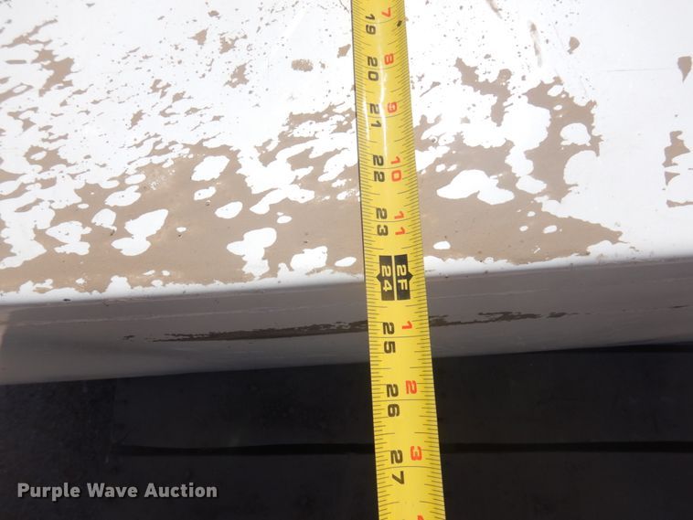 image for item JZ9883 (2) fuel tanks