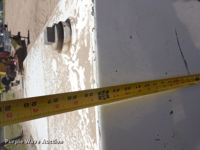 image for item JZ9883 (2) fuel tanks