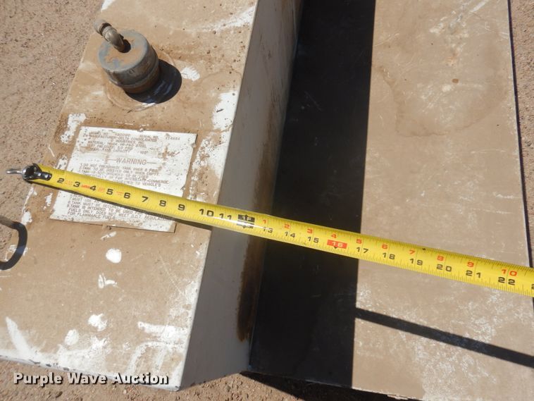 image for item JZ9883 (2) fuel tanks