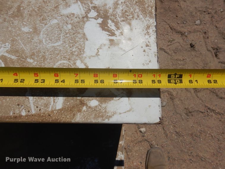 image for item JZ9883 (2) fuel tanks