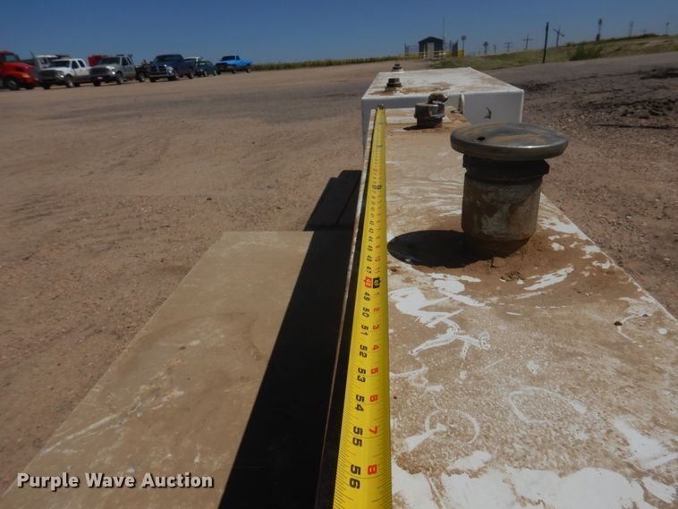 image for item JZ9883 (2) fuel tanks