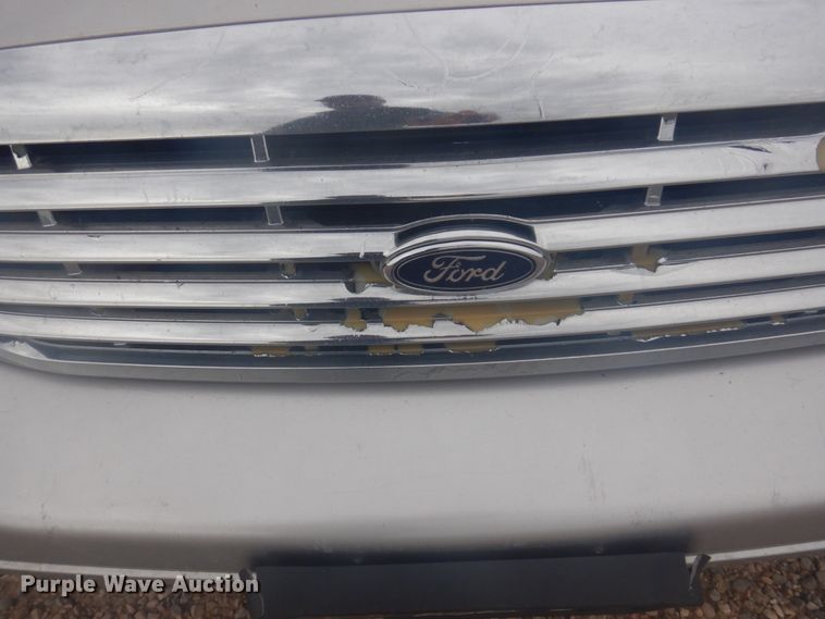 image for item JZ9893 2004 Ford Crown Victoria