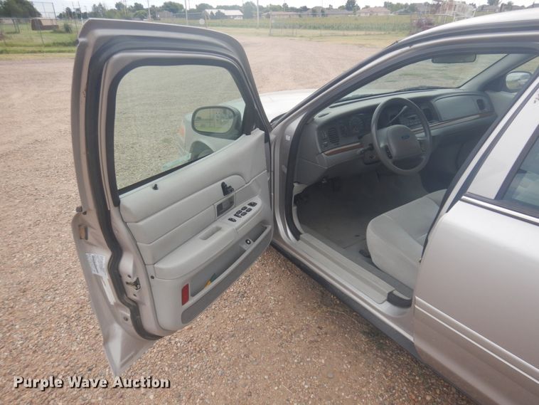 image for item JZ9893 2004 Ford Crown Victoria