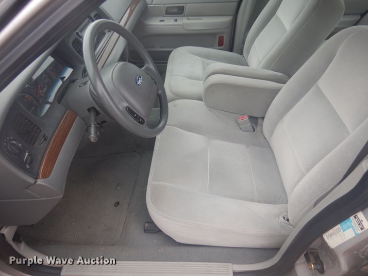 image for item JZ9893 2004 Ford Crown Victoria