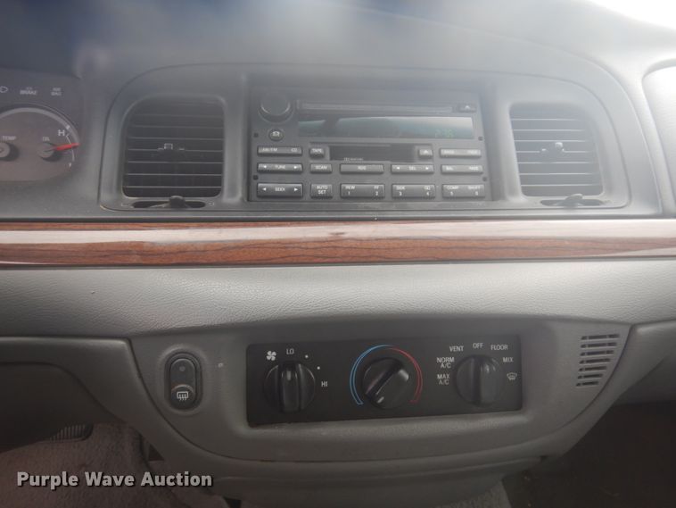 image for item JZ9893 2004 Ford Crown Victoria