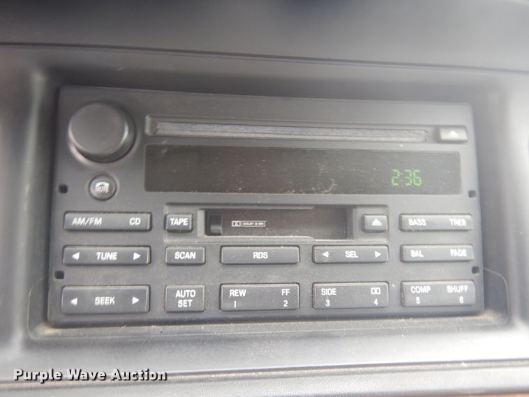 image for item JZ9893 2004 Ford Crown Victoria