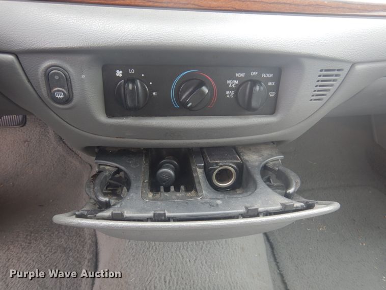 image for item JZ9893 2004 Ford Crown Victoria