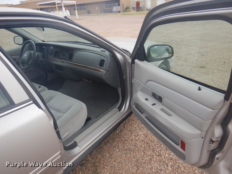 image for item JZ9893 2004 Ford Crown Victoria
