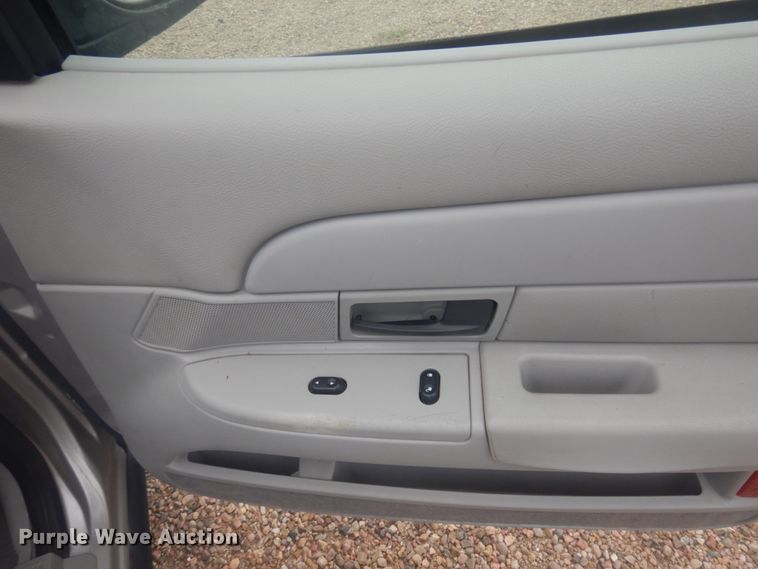 image for item JZ9893 2004 Ford Crown Victoria