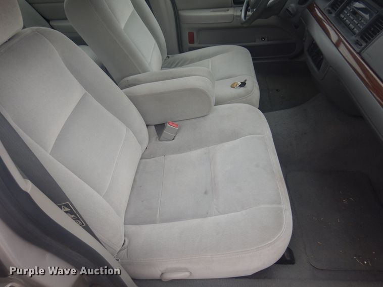 image for item JZ9893 2004 Ford Crown Victoria