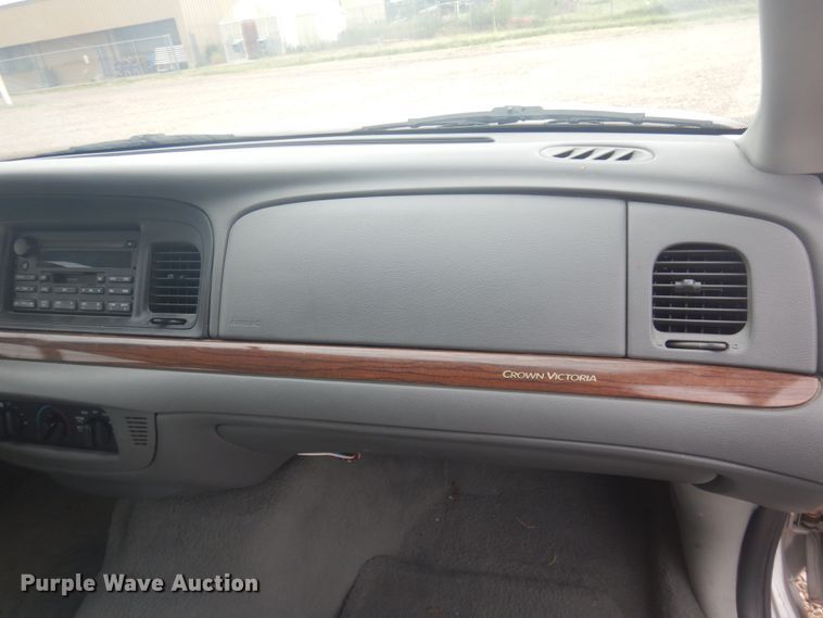 image for item JZ9893 2004 Ford Crown Victoria