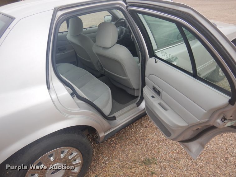 image for item JZ9893 2004 Ford Crown Victoria