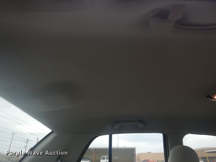 image for item JZ9893 2004 Ford Crown Victoria