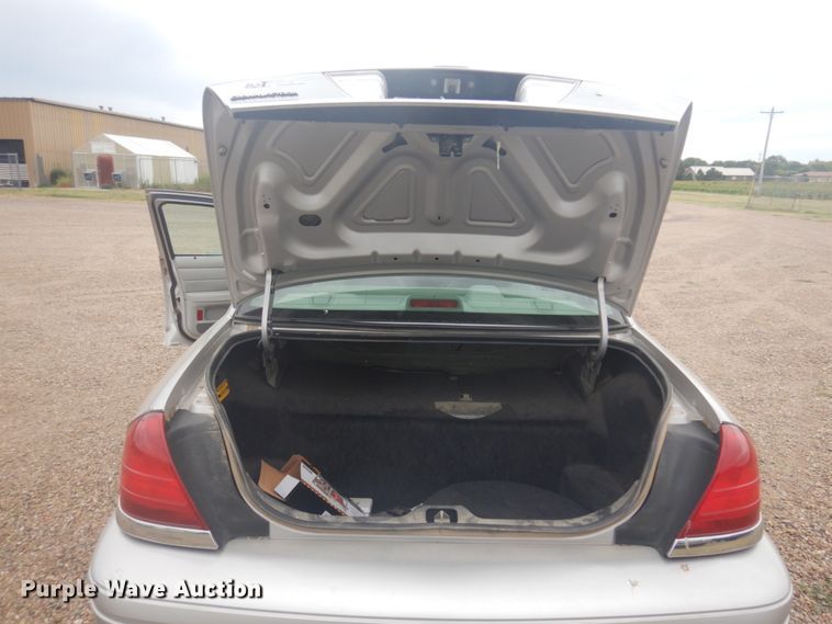 image for item JZ9893 2004 Ford Crown Victoria