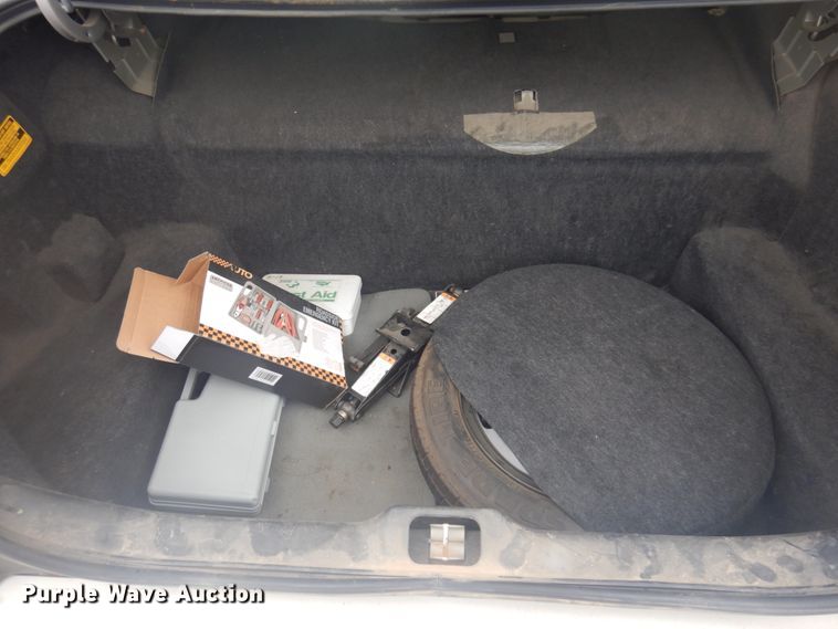 image for item JZ9893 2004 Ford Crown Victoria