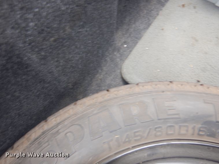 image for item JZ9893 2004 Ford Crown Victoria