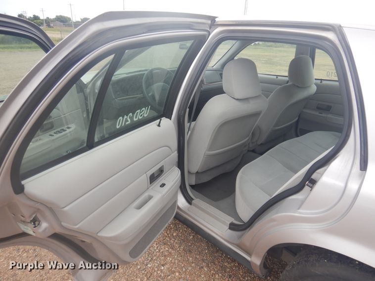 image for item JZ9893 2004 Ford Crown Victoria