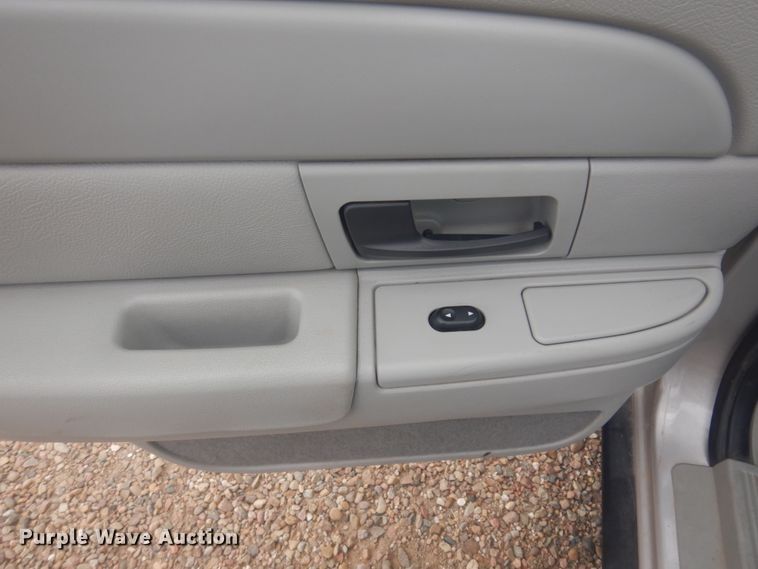 image for item JZ9893 2004 Ford Crown Victoria