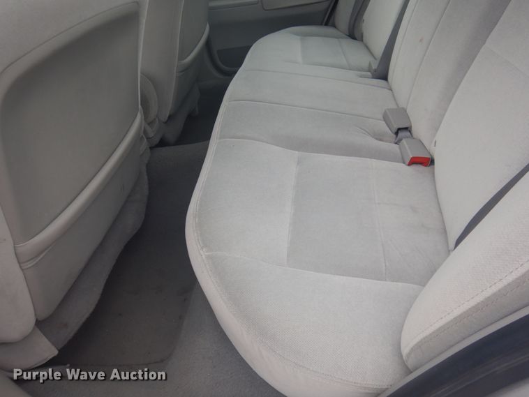 image for item JZ9893 2004 Ford Crown Victoria