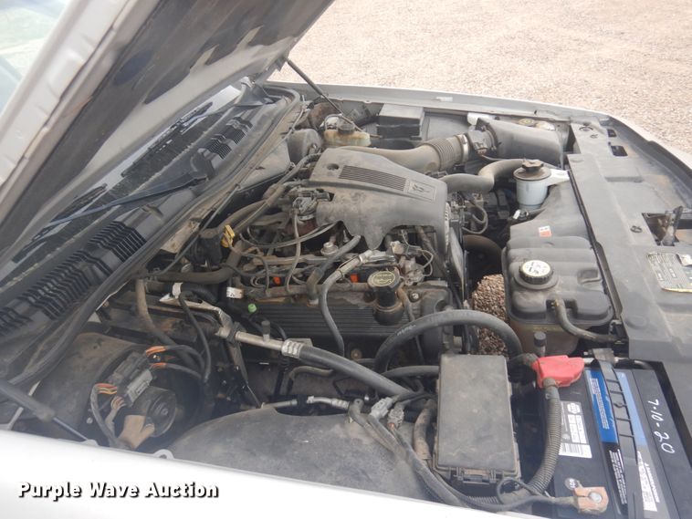 image for item JZ9893 2004 Ford Crown Victoria