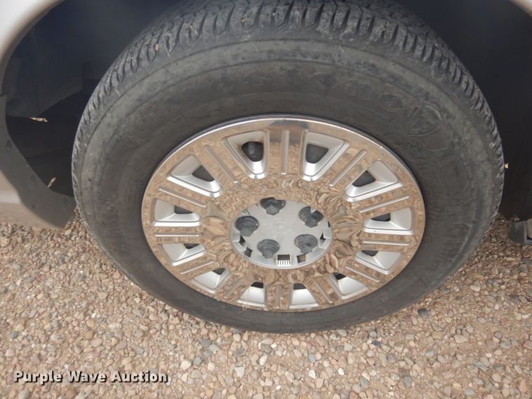 image for item JZ9893 2004 Ford Crown Victoria