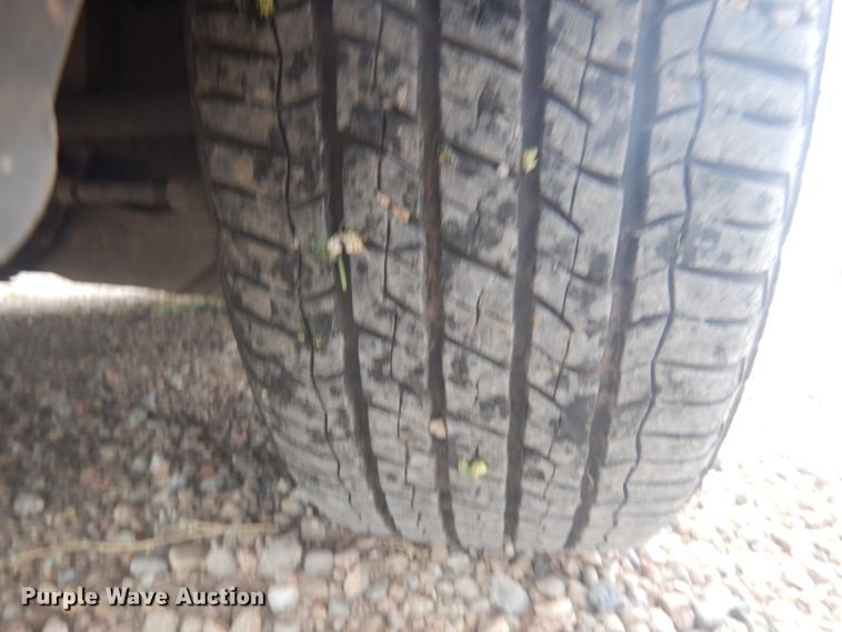 image for item JZ9893 2004 Ford Crown Victoria